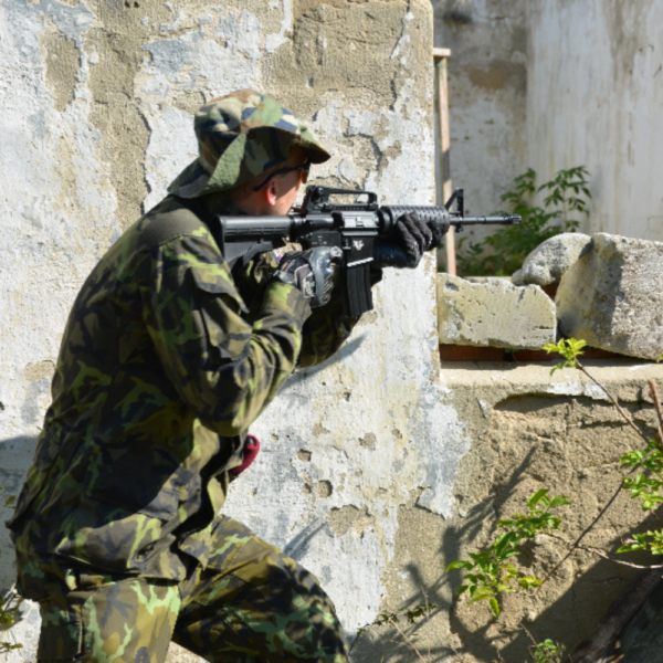 Paintball op tankodrom nabij Praag - Afbeelding 2