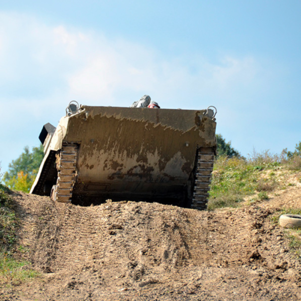 Zelf een tank besturen nabij Praag - Afbeelding 3